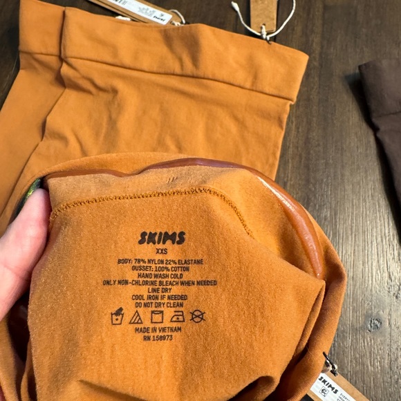 SKIMS Everyday Sculpt High Waist Thong Bundle 4 Pack XXS Bronze/Espresso NWT - Picture 4 of 6